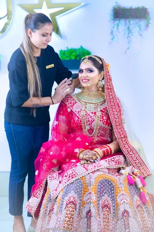 9 Star Unisex Salon