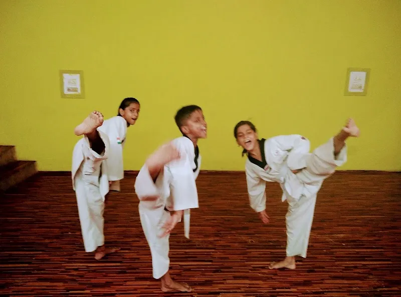 CS DANCE & ZUMBA STUDIO