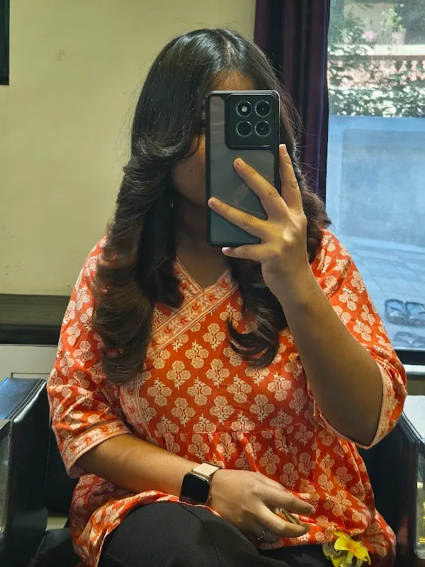 Parita Makeover & Academy
