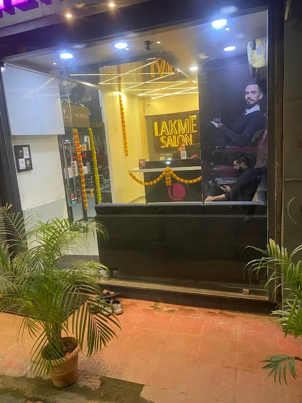 Lakme Salon For Him and Her in Sadar,Nagpur