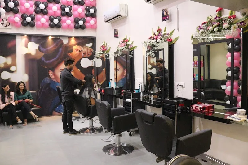 Lakme Salon For Him and Her in Sadar,Nagpur