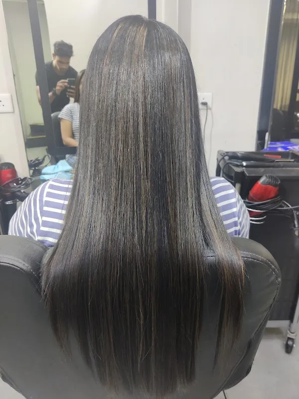 Lakme Salon For Him and Her in Sadar,Nagpur