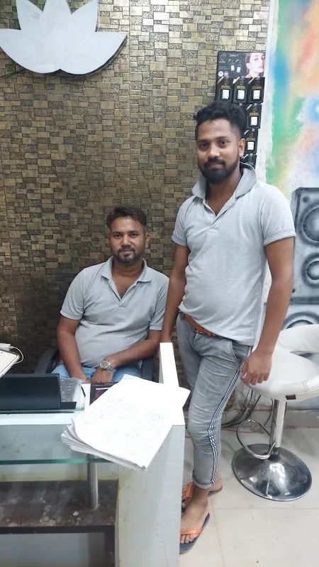 ROUGH - Unisex Salon