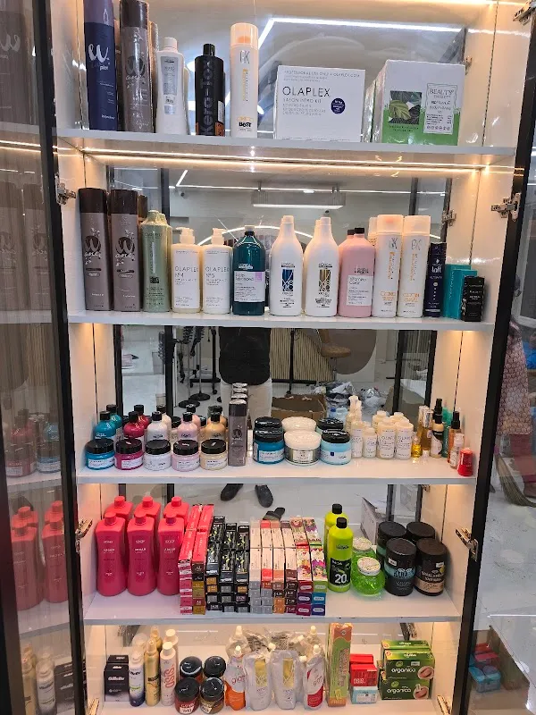 AVENR UNISEX SALON