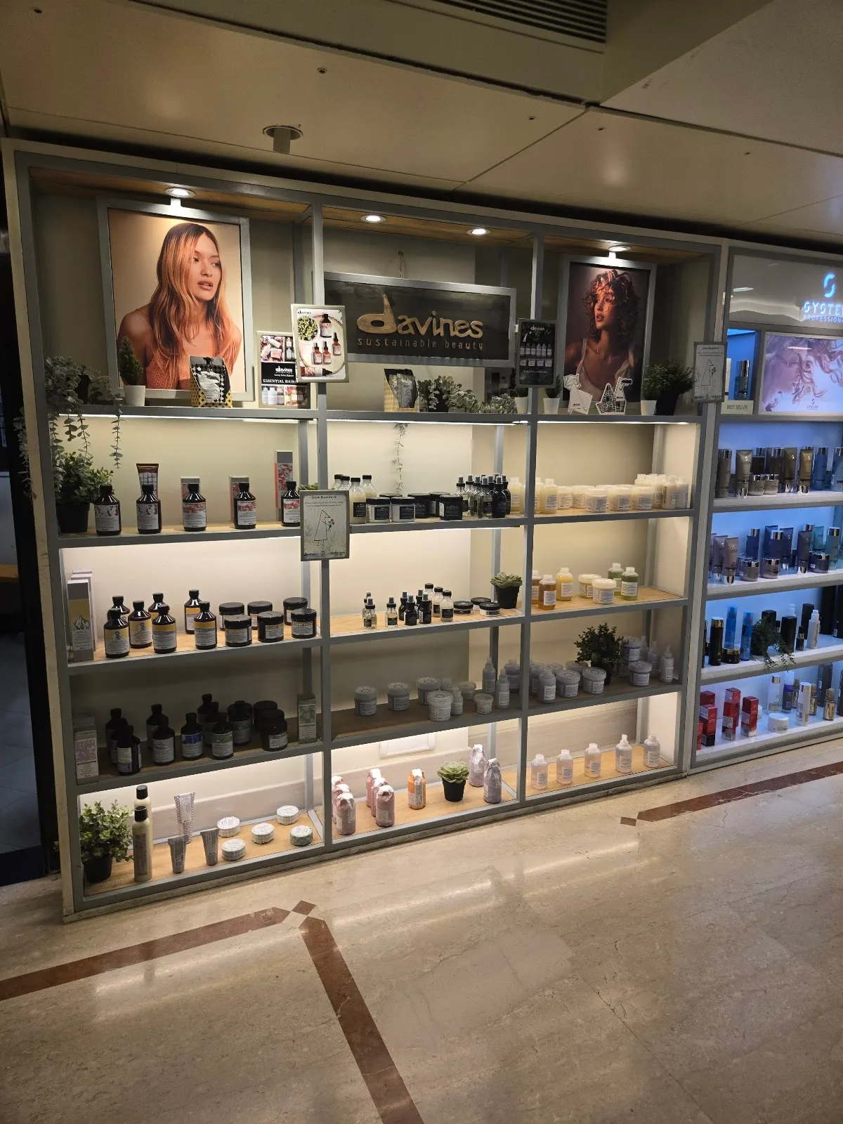 BBLUNT Salon - Juhu, Mumbai