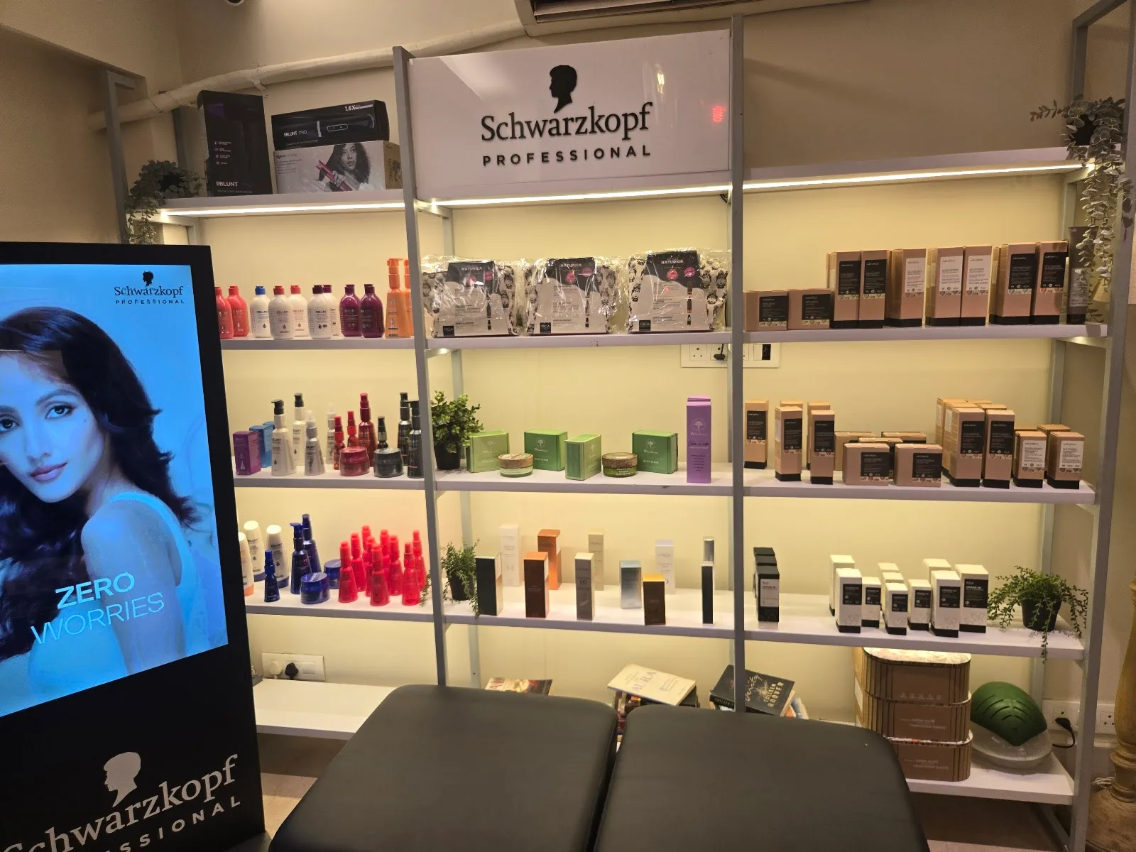 BBLUNT Salon - Juhu, Mumbai