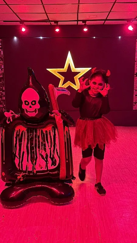 Amit danzkool Dance Studio- Best dance class in kalyan