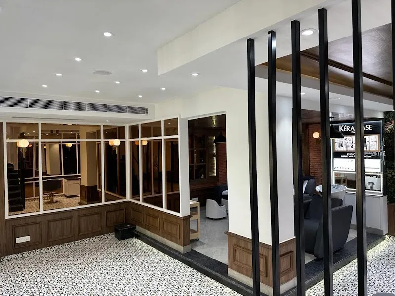 Looks Salon, Liberty Cinema Road, Karol bagh