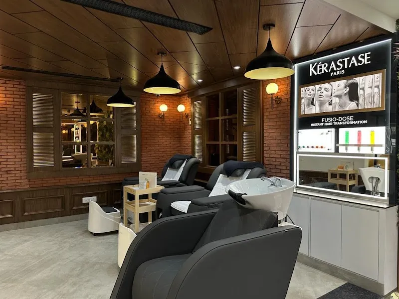 Looks Salon, Liberty Cinema Road, Karol bagh