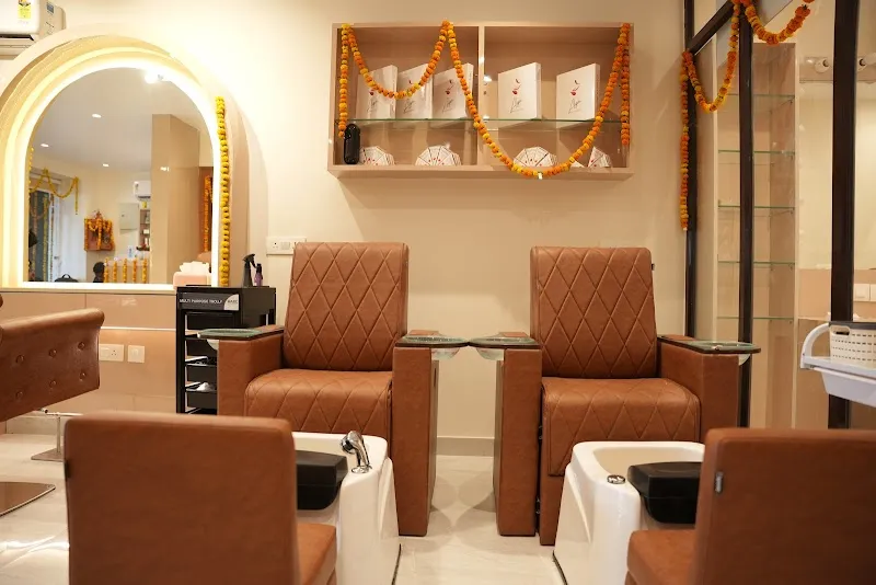 Mystic Aura Salon Unisex Salon ( BEST SALON NEAR ME GOMTI NAGAR )
