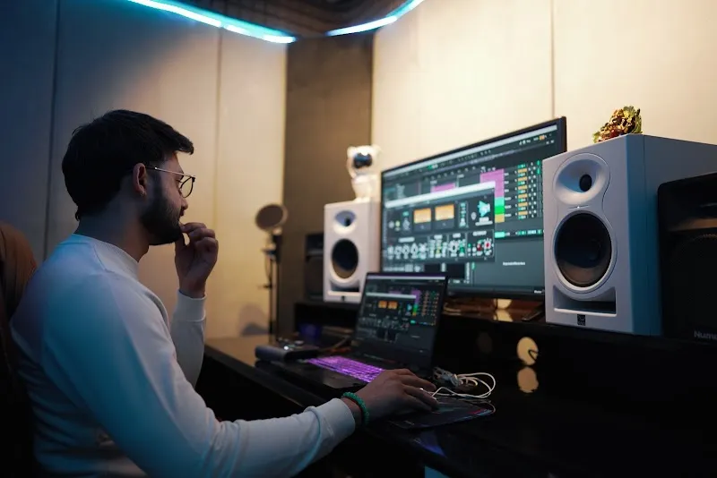 Sonic Labs | DJ Academy & Music Studio | Delhi