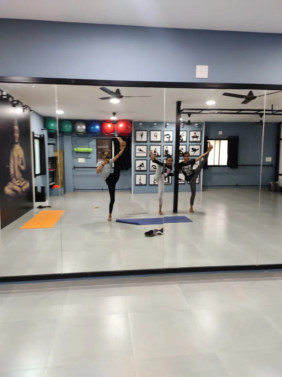Nidhi's YogaHub