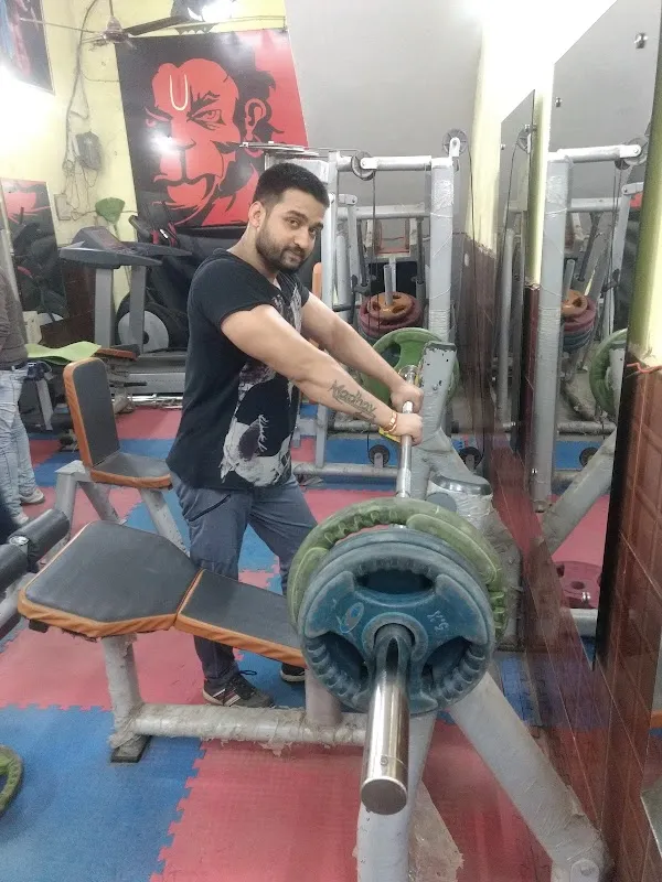 D FITNESS CLUB UNISEX GYM