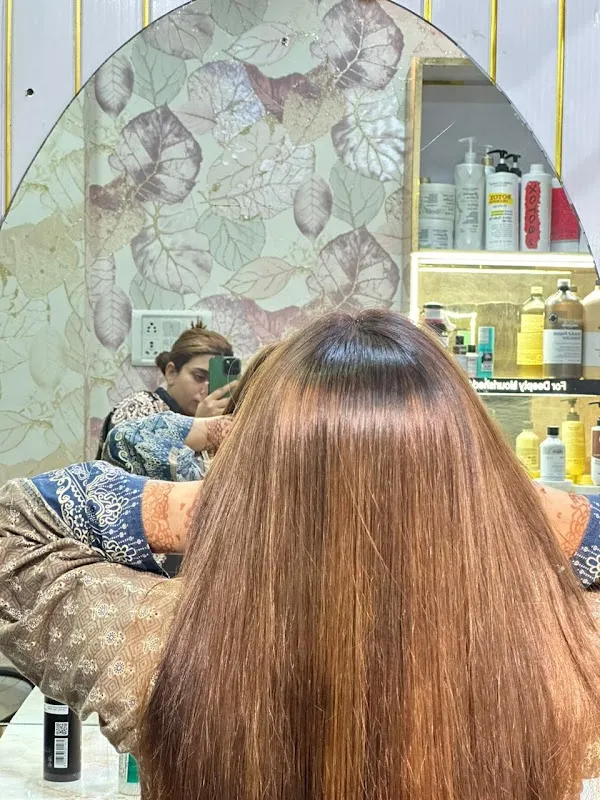 Gulshan ladies Beauty ACADEMY SALON LOREAL Professional best salon