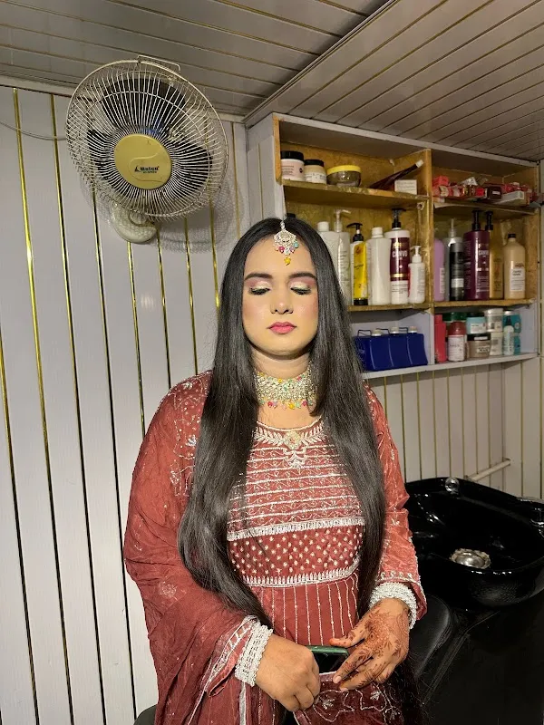 Gulshan ladies Beauty ACADEMY SALON LOREAL Professional best salon