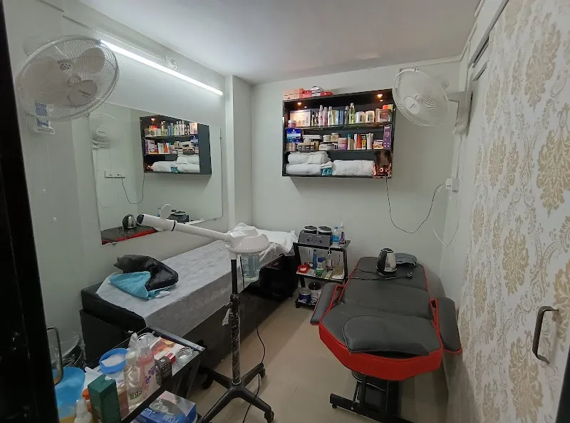 For Her - A Beauty Studio