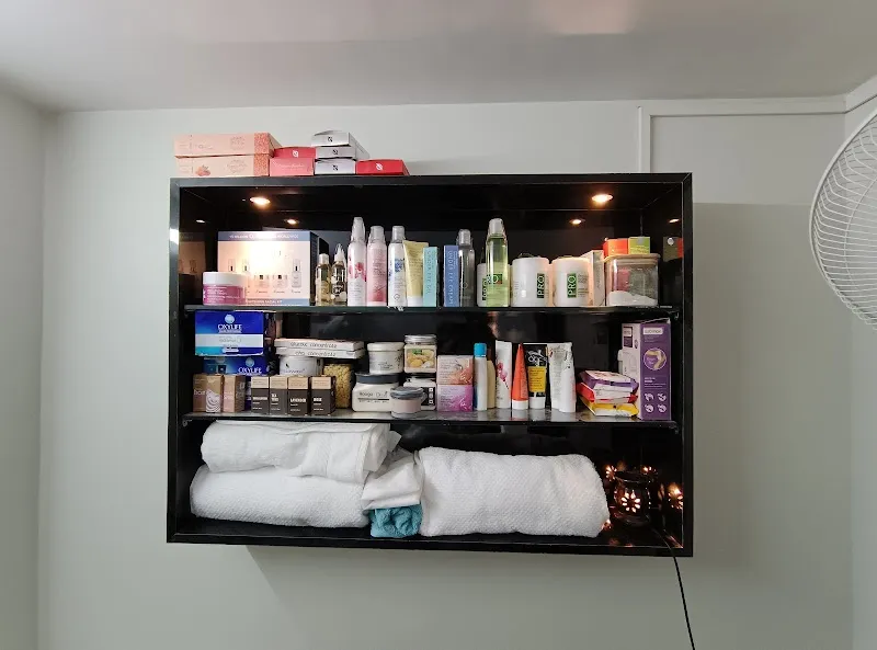 For Her - A Beauty Studio