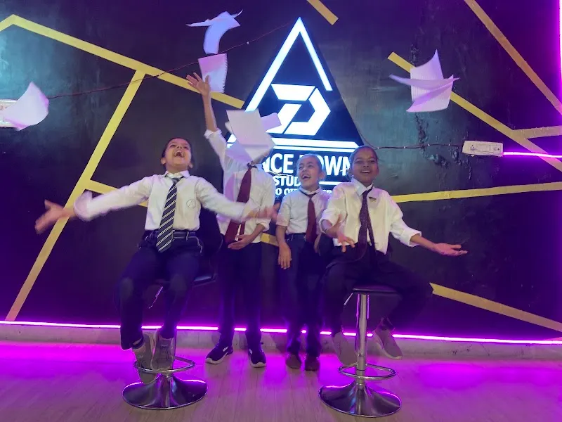DANCE TOWN STUDIO
