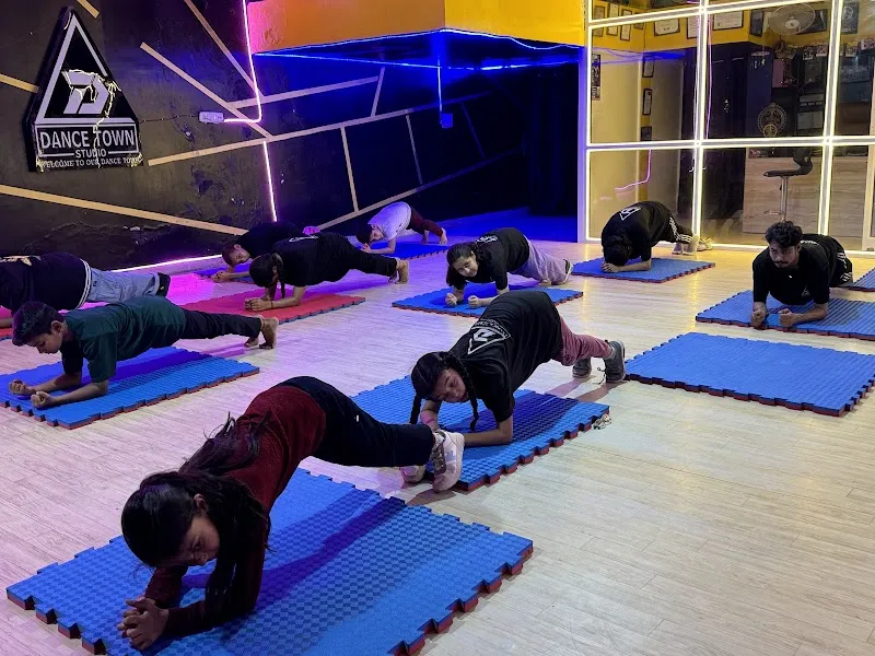 DANCE TOWN STUDIO