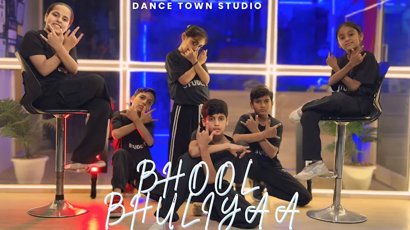 DANCE TOWN STUDIO