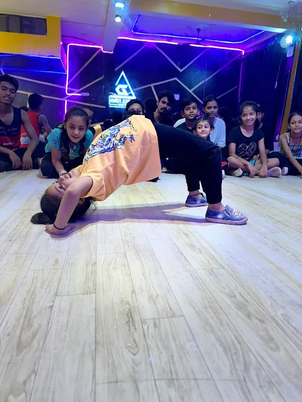 DANCE TOWN STUDIO