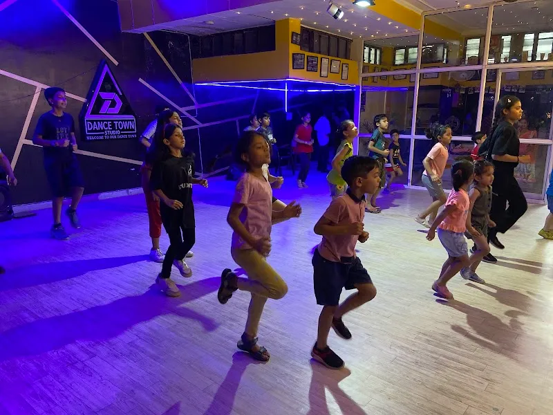 DANCE TOWN STUDIO
