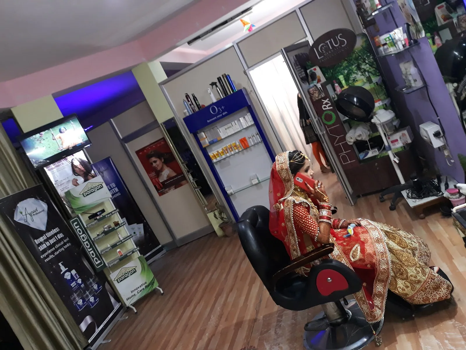 MEENA'S BEAUTY UNISEX SALON
