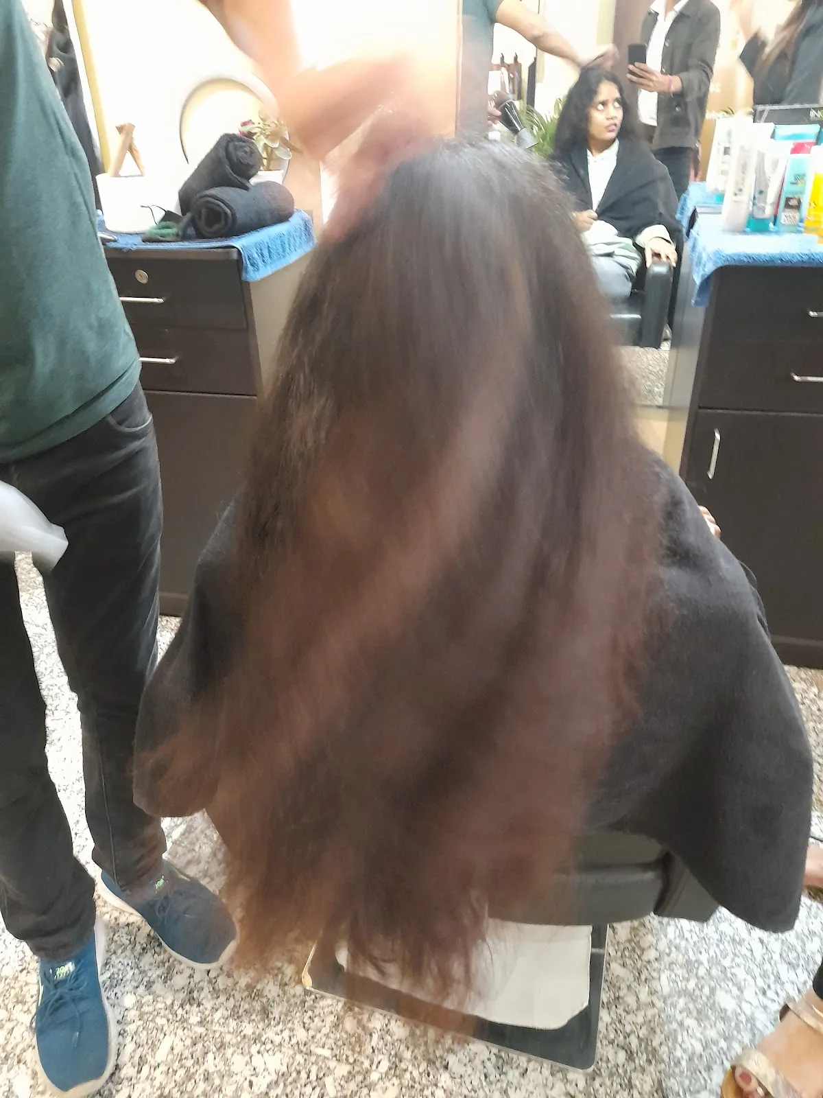 MEENA'S BEAUTY UNISEX SALON