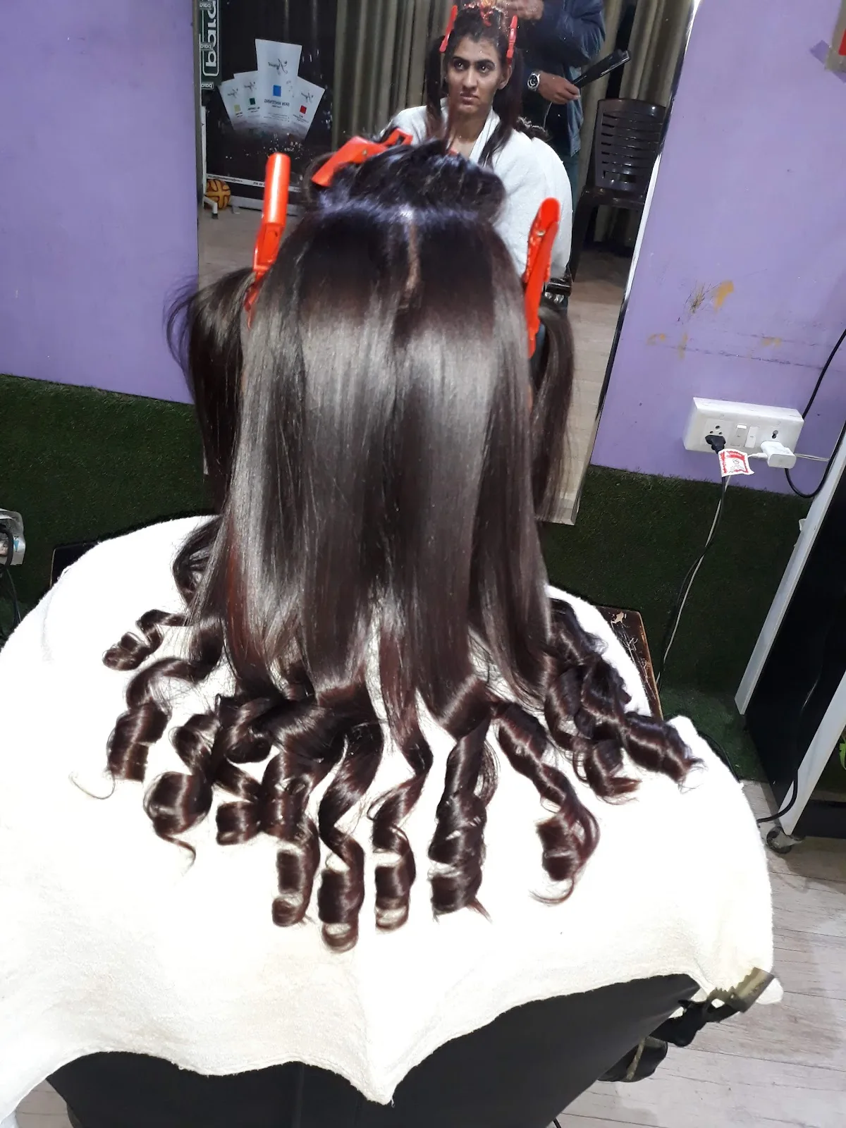 MEENA'S BEAUTY UNISEX SALON