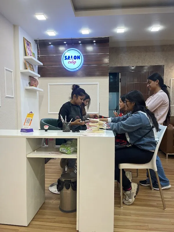 Salon City