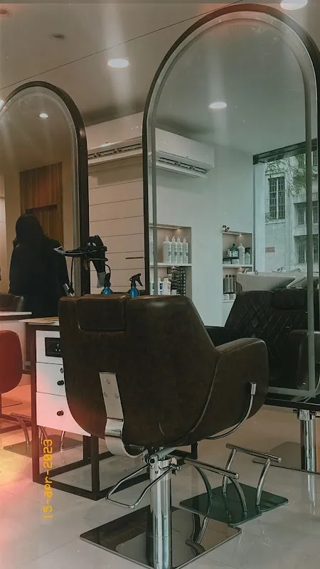 Capello Salon - Manewada