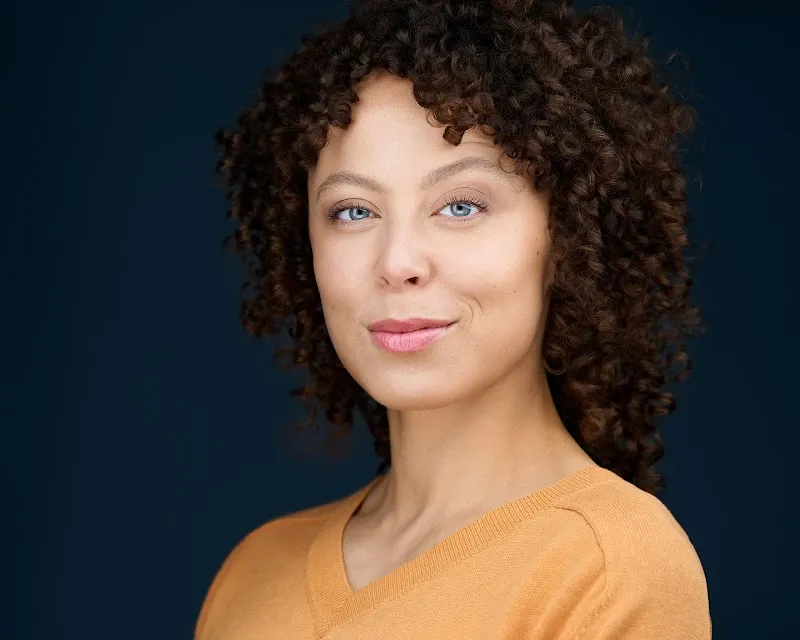 Brussels Headshots - Business, Corporate & LinkedIn Portrait Studio - Lillo Mendola