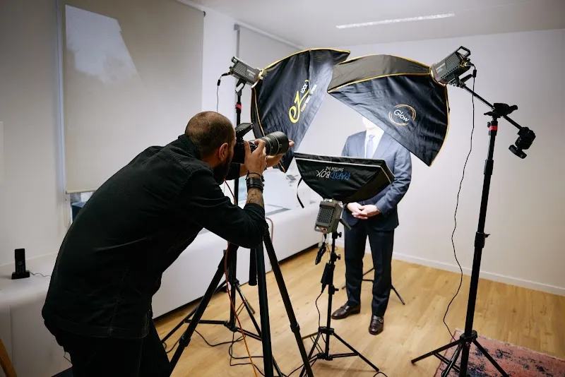Brussels Headshots - Business, Corporate & LinkedIn Portrait Studio - Lillo Mendola