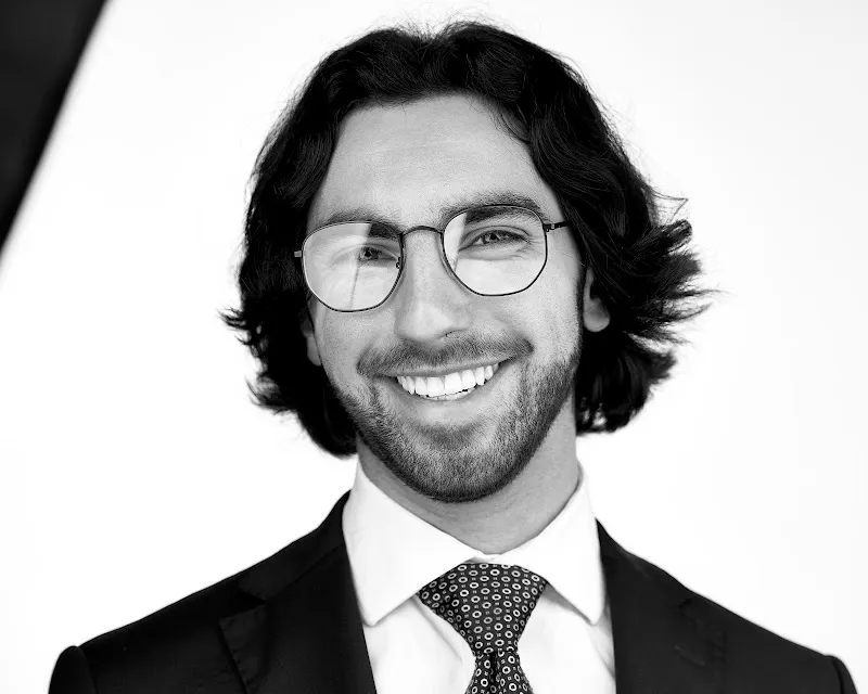 Brussels Headshots - Business, Corporate & LinkedIn Portrait Studio - Lillo Mendola