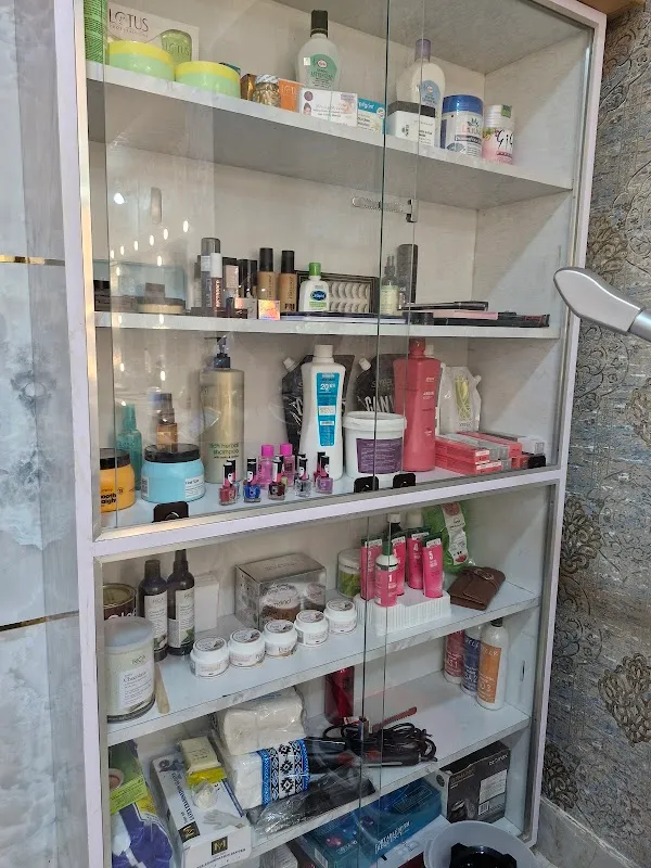 Blush & Beauty Makeup Studio & Accademy Salon
