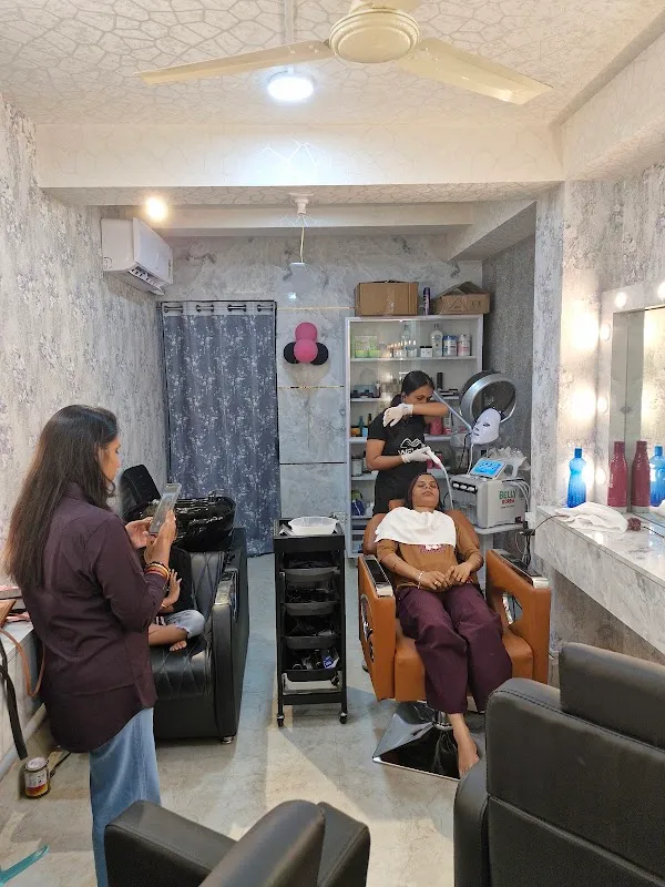 Blush & Beauty Makeup Studio & Accademy Salon