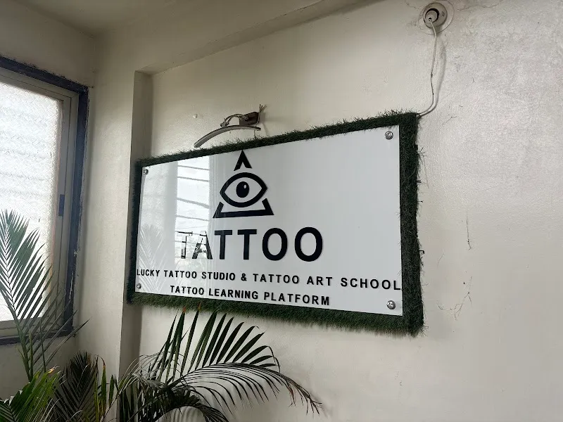 LUCKY TATTOO STUDIO & ART SCHOOL