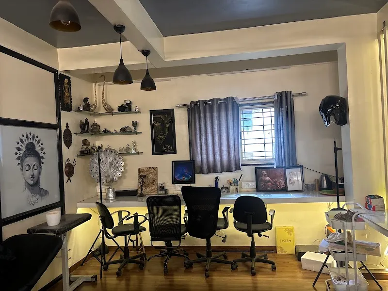LUCKY TATTOO STUDIO & ART SCHOOL