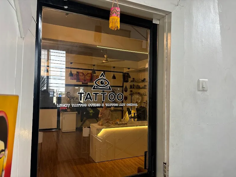 LUCKY TATTOO STUDIO & ART SCHOOL