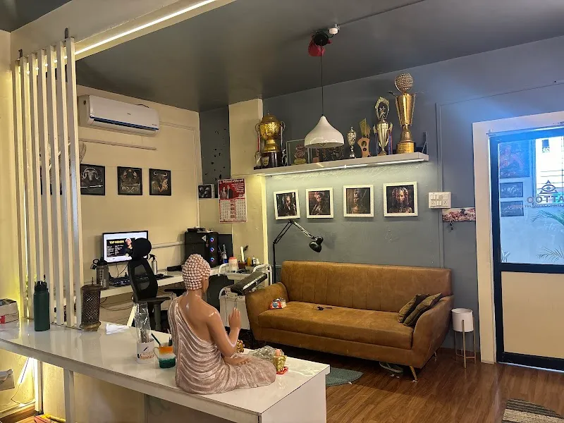 LUCKY TATTOO STUDIO & ART SCHOOL