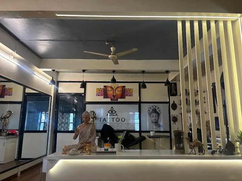 LUCKY TATTOO STUDIO & ART SCHOOL