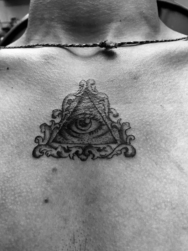 LUCKY TATTOO STUDIO & ART SCHOOL