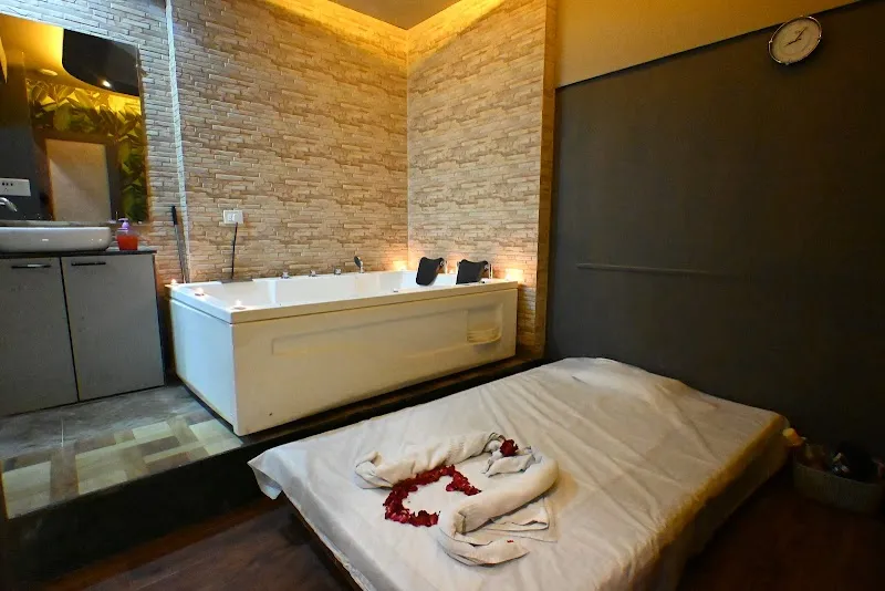 ROYAL OAK SPA | DADAR