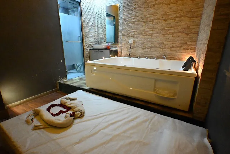ROYAL OAK SPA | DADAR