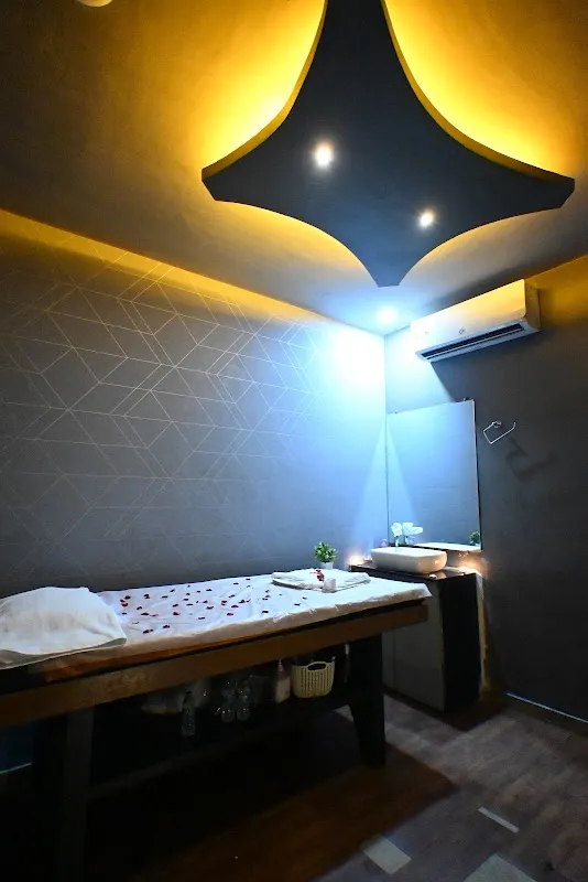 ROYAL OAK SPA | DADAR