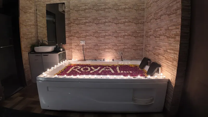 ROYAL OAK SPA | DADAR