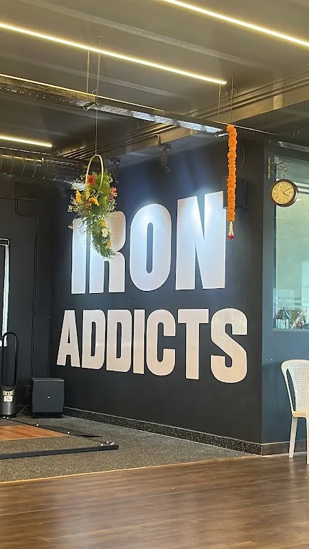 IRON ADDICTS TRAINING STUDIO