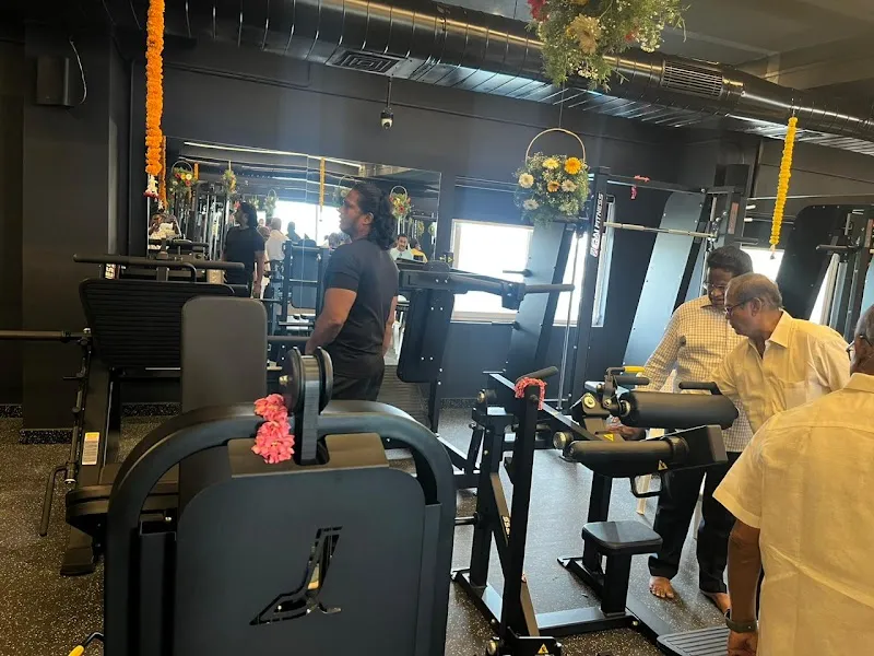 IRON ADDICTS TRAINING STUDIO