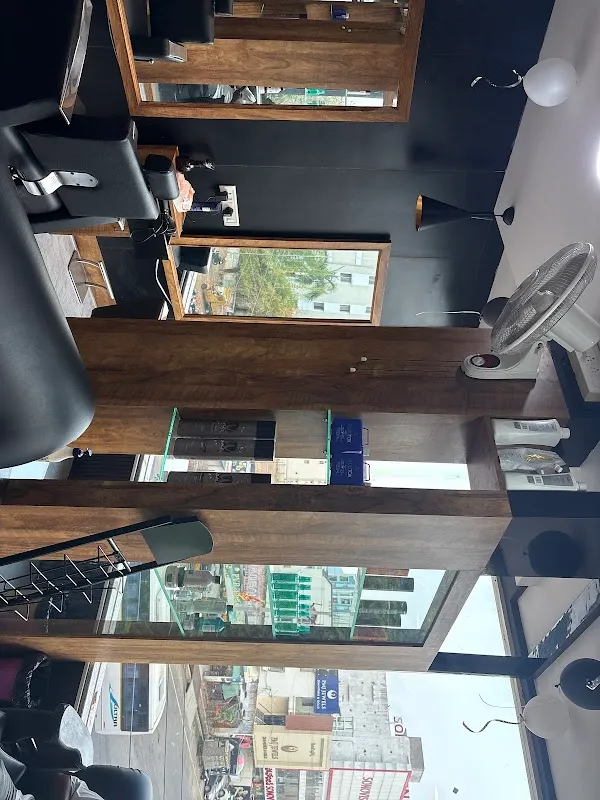 Muffi Studio Unisex Saloon