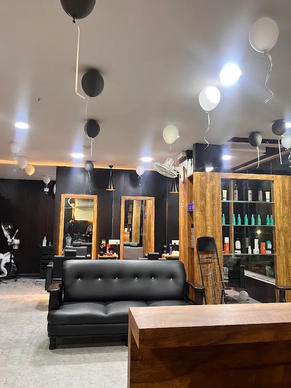 Muffi Studio Unisex Saloon